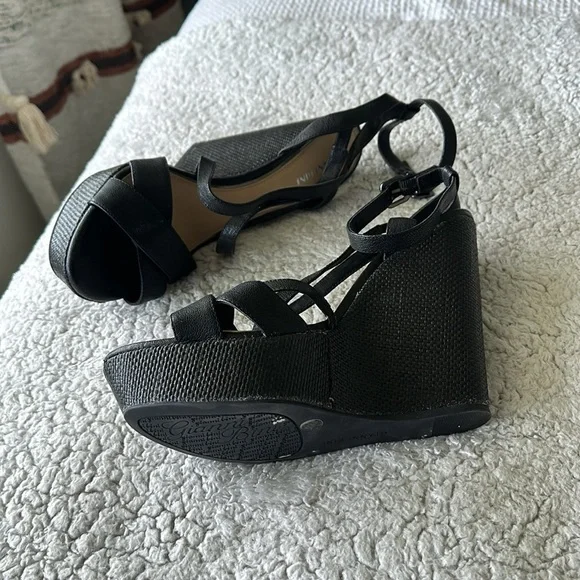 Gianni Bini Women's 10M Ankle Strap Platform Wedge Espadrille Sandals Black - Picture 6 of 10